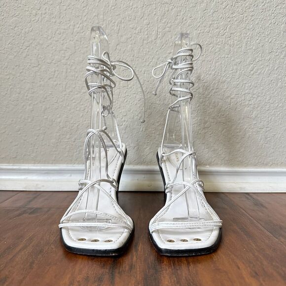 FRAME Le Doheny Ankle-Wrap Leather Sandals in White - Picture 4 of 12